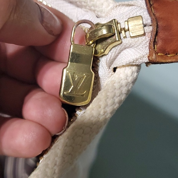 Authentic Louis Vuitton Antigua Cabas GM - Picture 6 of 17